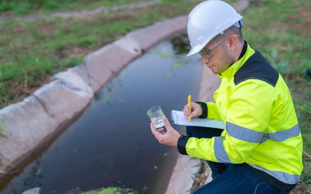En este artículo aprenderás sobre el tratamiento de aguas residuales: las etapas que incluye y los tipos de tratamiento que existen.