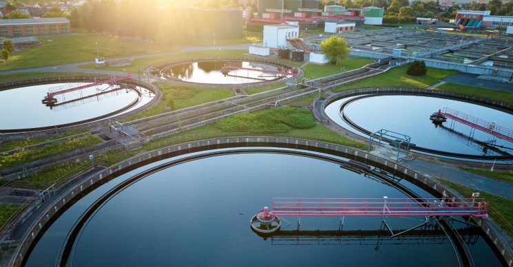 En este artículo conocerás todo sobre las plantas de tratamiento de aguas residuales: qué son, para qué sirven, cómo es su funcionamiento y los tipos que existen.
